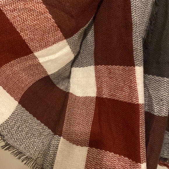 Maroon Grey White Blanket Scarf - Picture 2 of 3